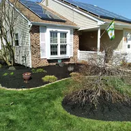 TOP NOTCH Lawncare logo