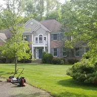 Hernandez Landscaping BH LLC logo