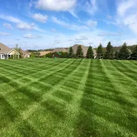 Lawnscaperz Edge LLC logo