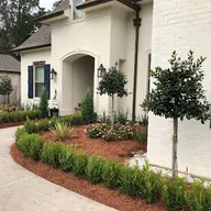 Vargas Landscaping, LLC logo