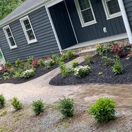 Martinez Vergara landscaping LLC logo