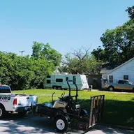 King lawn care logo