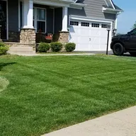 Chris' Lawncare logo